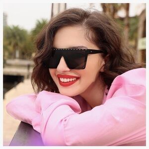 New Square Oversized Rhinestone Sunglasses